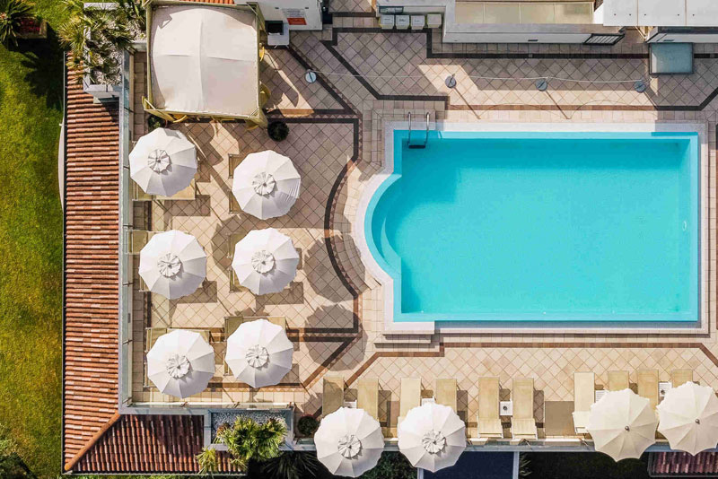 Panoramaterrasse des Hotel Arena in Sirmione mit Blick auf den Gardasee