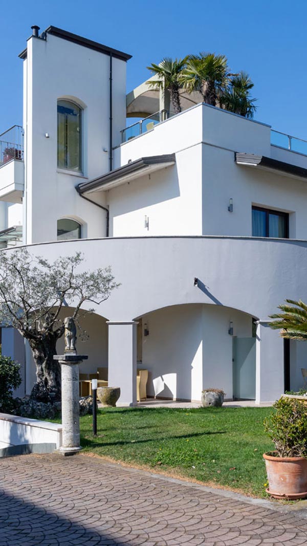 Hotel Arena Sirmione | Hotel 3 Stelle con Piscina Vista Lago