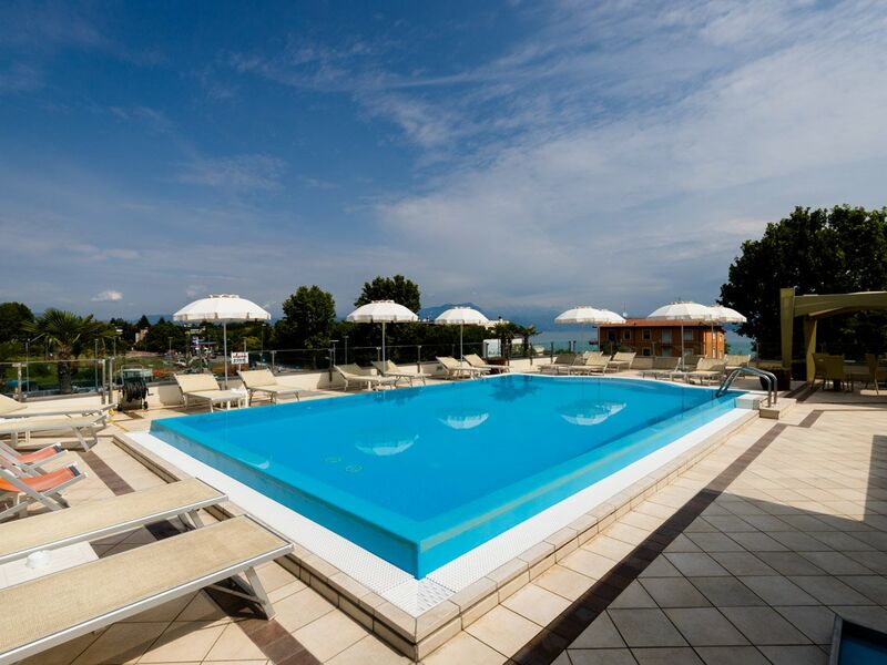 Pool & relax |