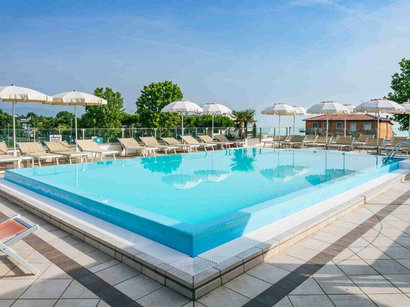 Pool & relax |