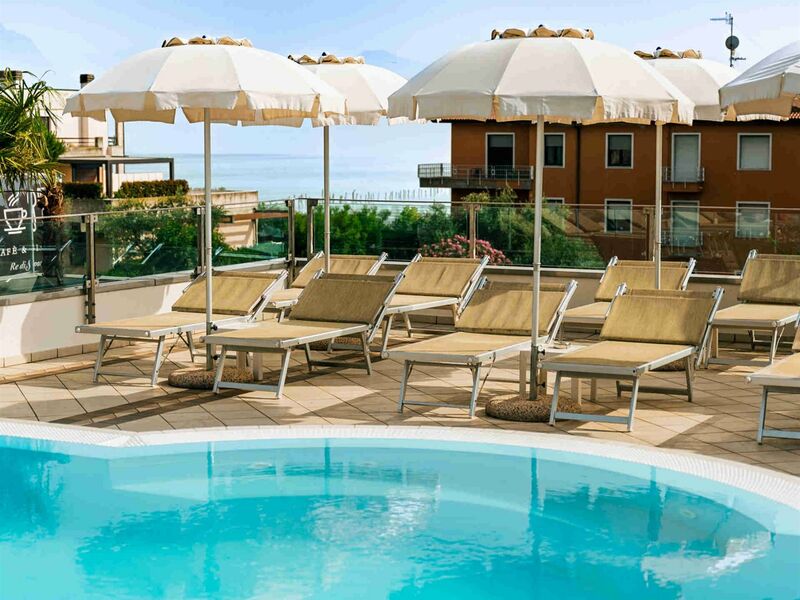 Pool & relax |