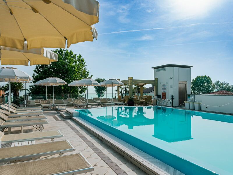 Pool & relax |