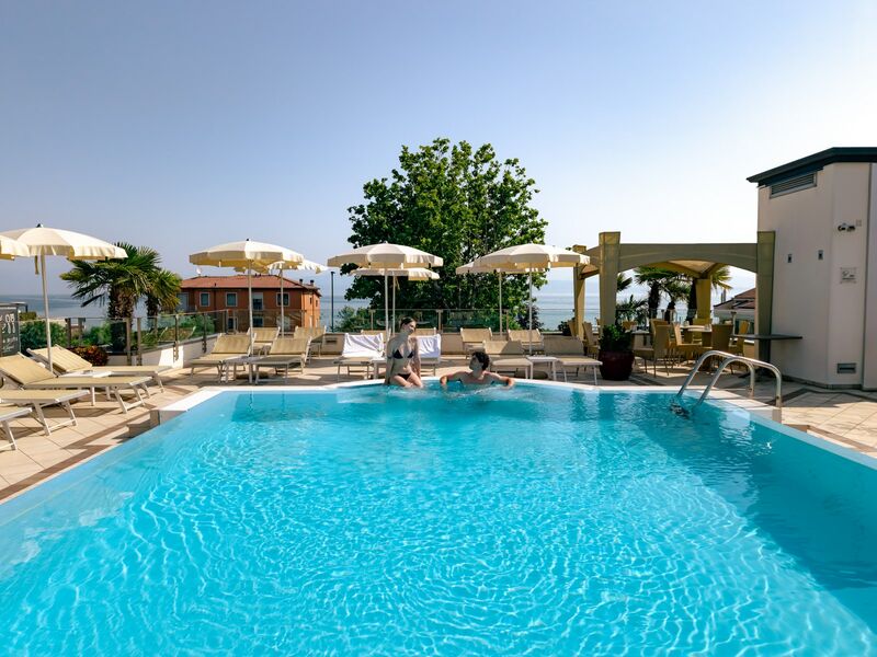 Pool & relax |